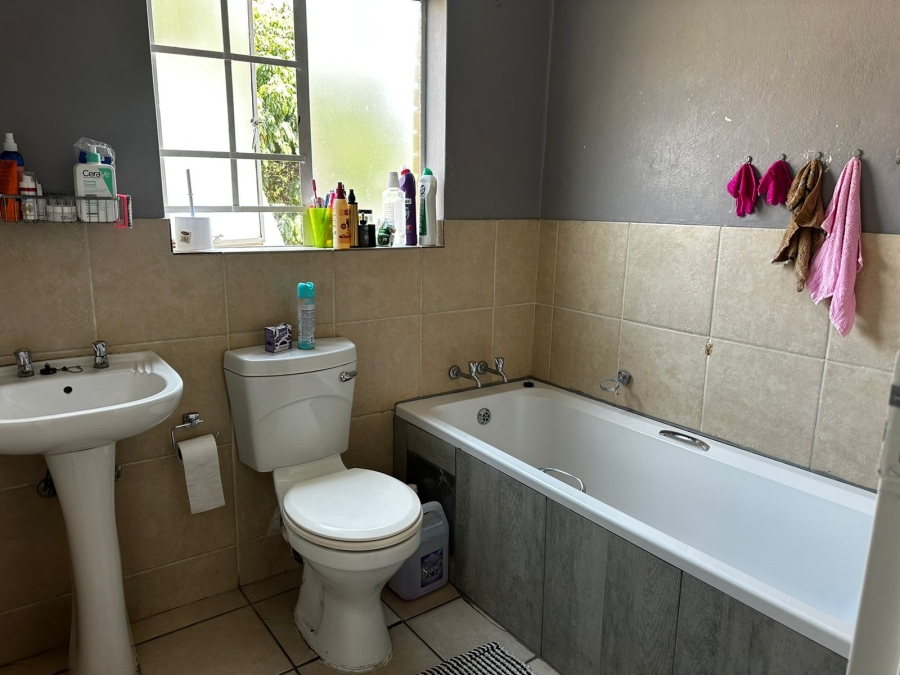 2 Bedroom Property for Sale in Rustenburg Central North West